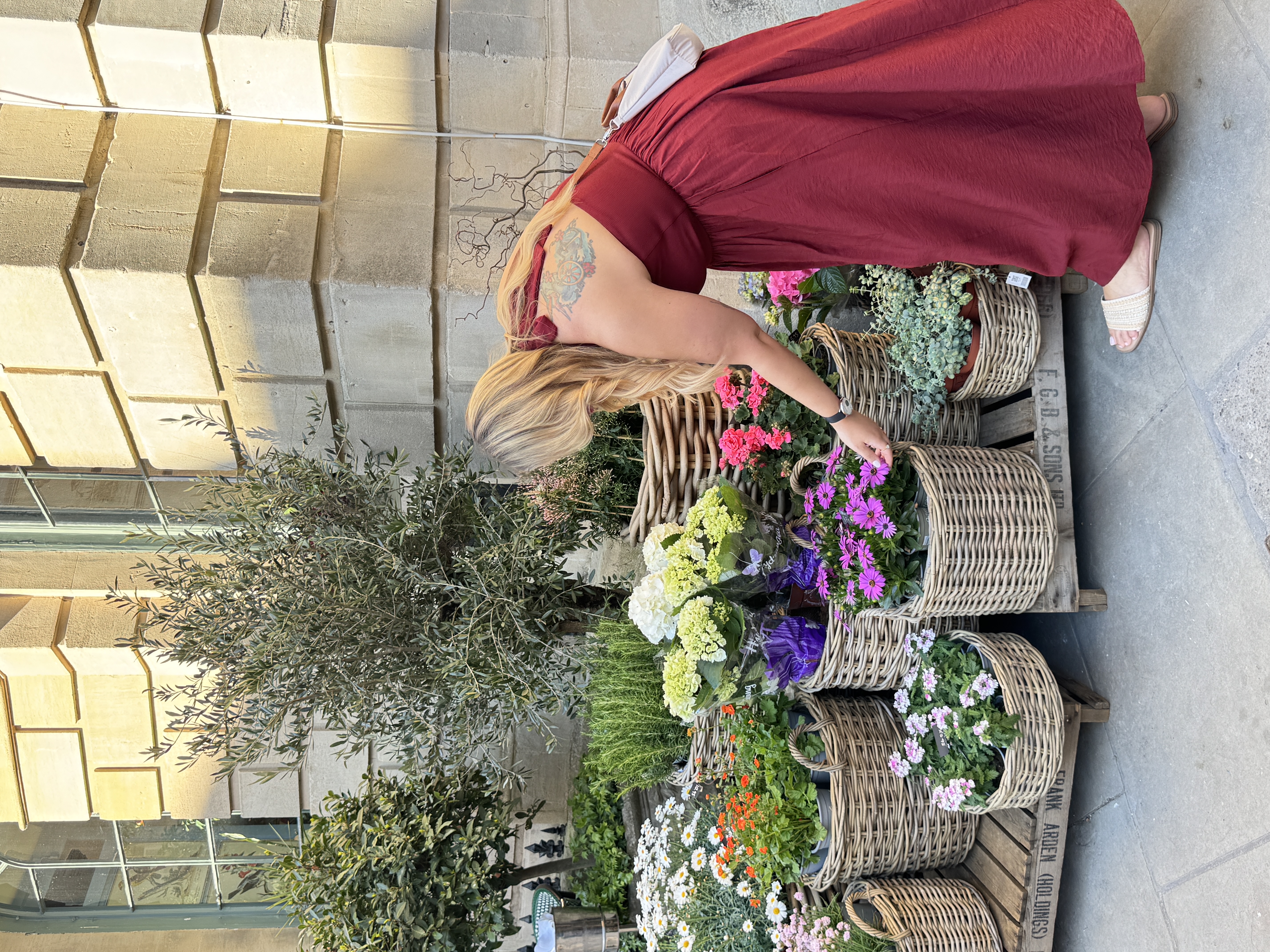 Rhi at a flower market